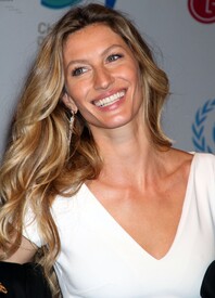 gisele-bundchen-hosts-201-183.jpg