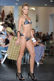 Red_Carter_Runway_Swim_2011_MBFW_B5_OJn86_YPVbl.jpg