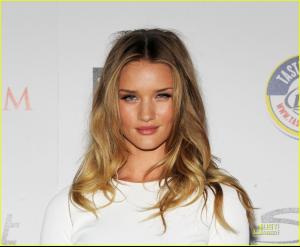 rosie_huntington_whiteley_back_baring_dress_maxim_party_03.jpg