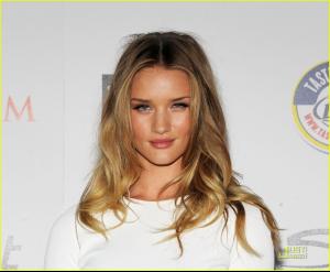 rosie_huntington_whiteley_back_baring_dress_maxim_party_03.jpg