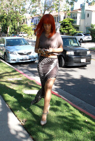 RihannaheadingtoavisitinL.A._02.jpg