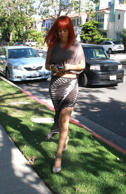 RihannaheadingtoavisitinL.A._03.jpg