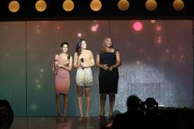 HalleBerryatOprahaFarewellSpectacularattheUnitedCenterinChicago17.5.2011_01.jpg