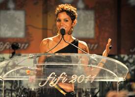 HalleBerryatthe38thFiFiAwardsNewYork25.5.2011_403.jpg