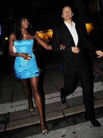 NaomiCampbelloutandaboutinCannes_03.jpg