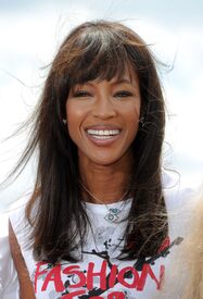 Naomi_Campbell_Fashion_For_Relief_Japan_Photocall_Cannes_16.5.2011_06.jpg