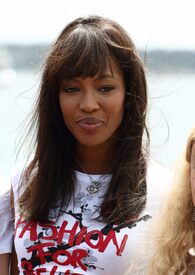 Naomi_Campbell_Fashion_For_Relief_Japan_Photocall_Cannes_16.5.2011_09.jpg