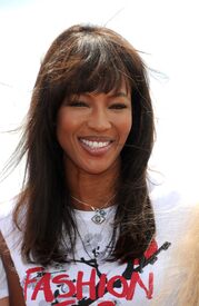 Naomi_Campbell_Fashion_For_Relief_Japan_Photocall_Cannes_16.5.2011_15.jpg