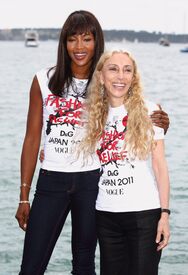 Naomi_Campbell_Fashion_For_Relief_Japan_Photocall_Cannes_16.5.2011_19.jpg