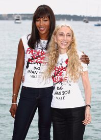 Naomi_Campbell_Fashion_For_Relief_Japan_Photocall_Cannes_16.5.2011_21.jpg