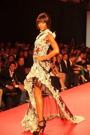 Naomi_Campbell_for_Fashion_For_Relief_Japan_Cannes_16.5.2011_20.jpg