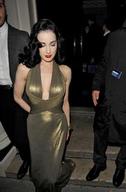 dita_von_teese_london_g325a  (3).jpg