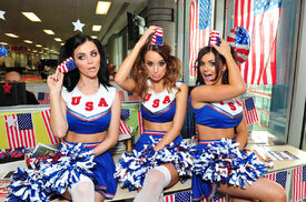 0408221731571_02_american_pie_cheer_leaders_03_nuts.co_.uk_.jpg