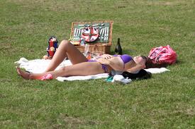 smnxs-ITsunbathinginLondon-24May201239.JPG