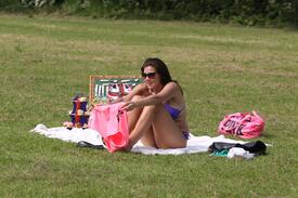 smnxs-ITsunbathinginLondon-24May201262.JPG