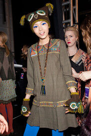 Anna_Sui_Fall_2012_Backstage_E1m026_Sky_Wtx.jpg