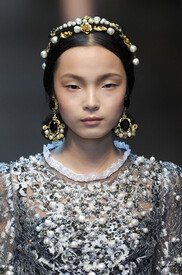 Dolce_Gabbana_Fall_2012_Details_8c_Ak_QJMLAOAx.jpg