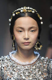 Dolce_Gabbana_Fall_2012_Details_5_Hc_GN6_SIkl_Hx.jpg