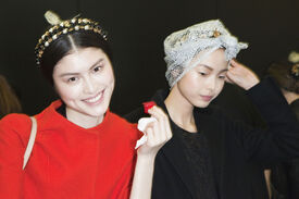 Dolce_Gabbana_Fall_2012_Backstage_BGMQ64_wgewx.jpg