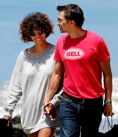 Halle Berry at the beach in Malibu 27.5.2012_29.jpg