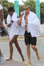 Naomi Campbell arrives back at her hotel after a day at the beach in Miami 6.4.2012_02.jpg