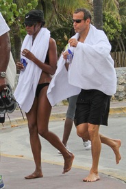 Naomi Campbell arrives back at her hotel after a day at the beach in Miami 6.4.2012_04.jpg