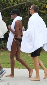 Naomi Campbell arrives back at her hotel after a day at the beach in Miami 6.4.2012_08.jpg
