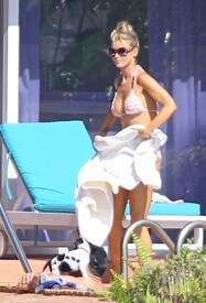 Krupa flawless bikini body Miami ewwZ_8pSWZcx.jpg