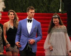 tom-gisele-met-08may13-01.jpg