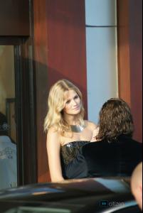 689559_toni_garrn18.jpg