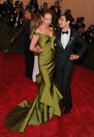 Zac_Posen_Red_Carpet_Arrivals_Met_Gala_QCcc_Lr0_WU.jpg