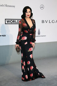 Dita-Von-Teese-showed-off-her-curves.jpg