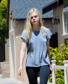 elle-fanning-out-in-studio-city_1.jpg