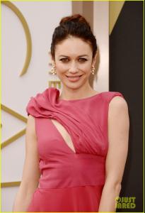 olga-kurylenko-wears-eco-fashion-on-oscars-2014-red-carpet-03.jpg