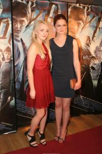 83195_Evanna_Lynch_and_Bonnie_Wright_july162009-003_122_72lo.jpg