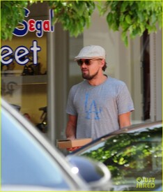 leonardo-dicaprio-roots-for-l-a-dodgers-.jpg