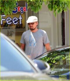 001_leonardo-dicaprio-roots-for-l-a-dodgers-.jpg