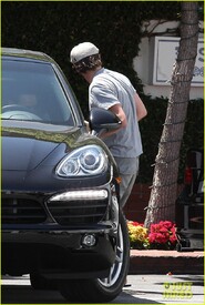 003_leonardo-dicaprio-roots-for-l-a-dodgers-.jpg