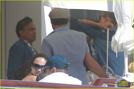 001_leonardo-dicaprio-toni-garrn-grab-lunch-.jpg