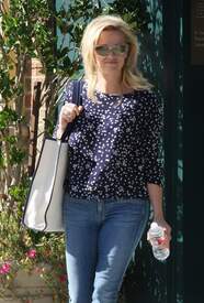 Reese Witherspoon as she leaves a meeting in Santa Monica CA May 1-2015 001.jpg