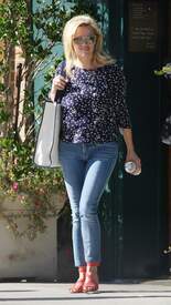 Reese Witherspoon as she leaves a meeting in Santa Monica CA May 1-2015 003.jpg