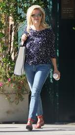 Reese Witherspoon as she leaves a meeting in Santa Monica CA May 1-2015 005.jpg