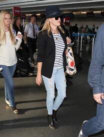 Reese Witherspoon Arrives at JFK Airport in New York May 3-2015 030.jpg