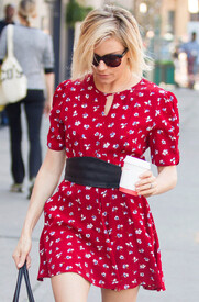 Sienna Miller shows off her legs in a red summer Dress_04.jpg