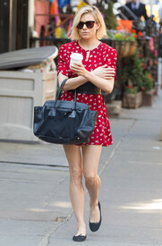 Sienna Miller shows off her legs in a red summer Dress_11.jpg