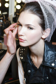 Luisa_Beccaria_Spring_2014_Backstage_1_Ei6vpb_Xj_IO.jpg