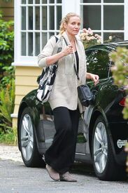 cameron-diaz-out-and-about-in-brentwood-05-09-2015_5.jpg