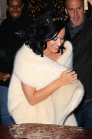 0402110143731_29_MCFan_for_Celeblounge&HQCelebCorner02-05-2016 10-43_30.jpg