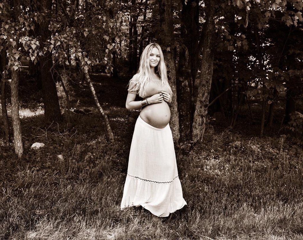беременна из груди бежит фото 66