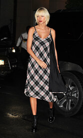 tswift020516BZNimage6.jpg